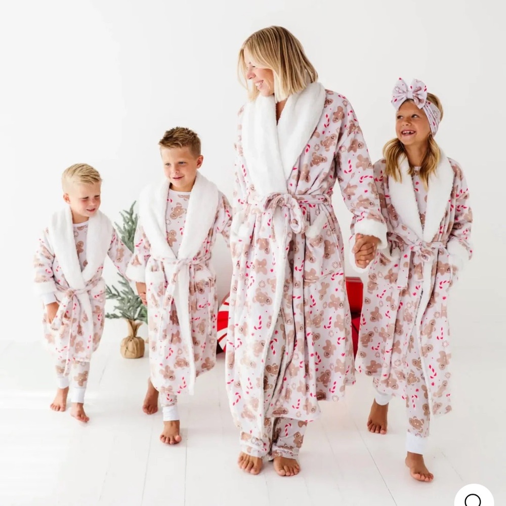New in Bag sold out on site Baling Spirits Bright Bums and Roses plush bath robe